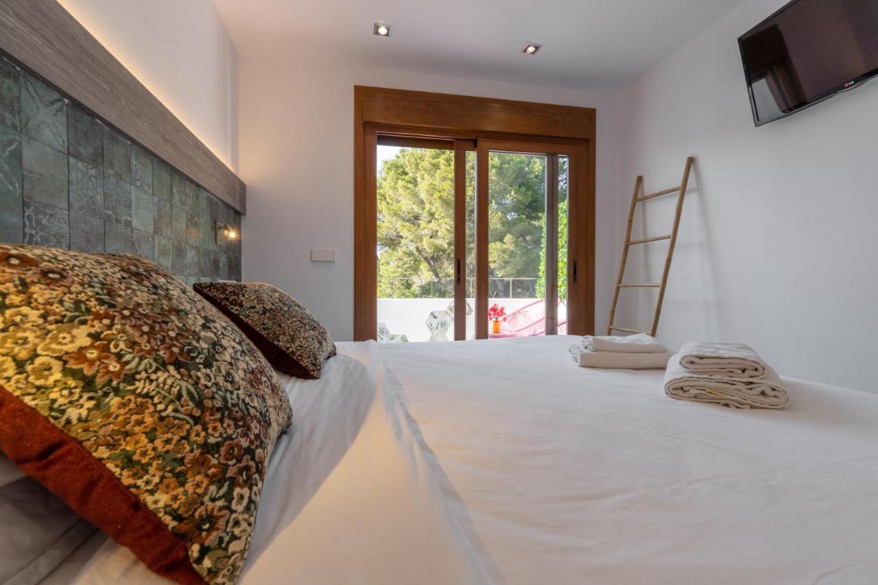 Hostal Restaurante Pou Des Lleo Sant Carles de Peralta Eksteriør billede