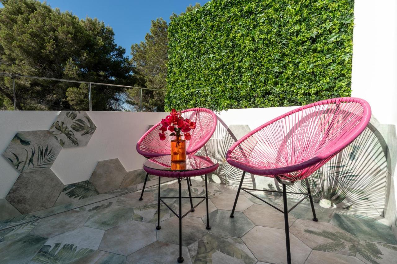Hostal Restaurante Pou Des Lleo Sant Carles de Peralta Eksteriør billede