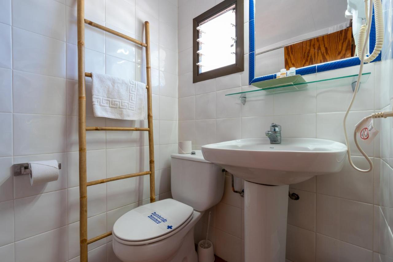 Hostal Restaurante Pou Des Lleo Sant Carles de Peralta Værelse billede