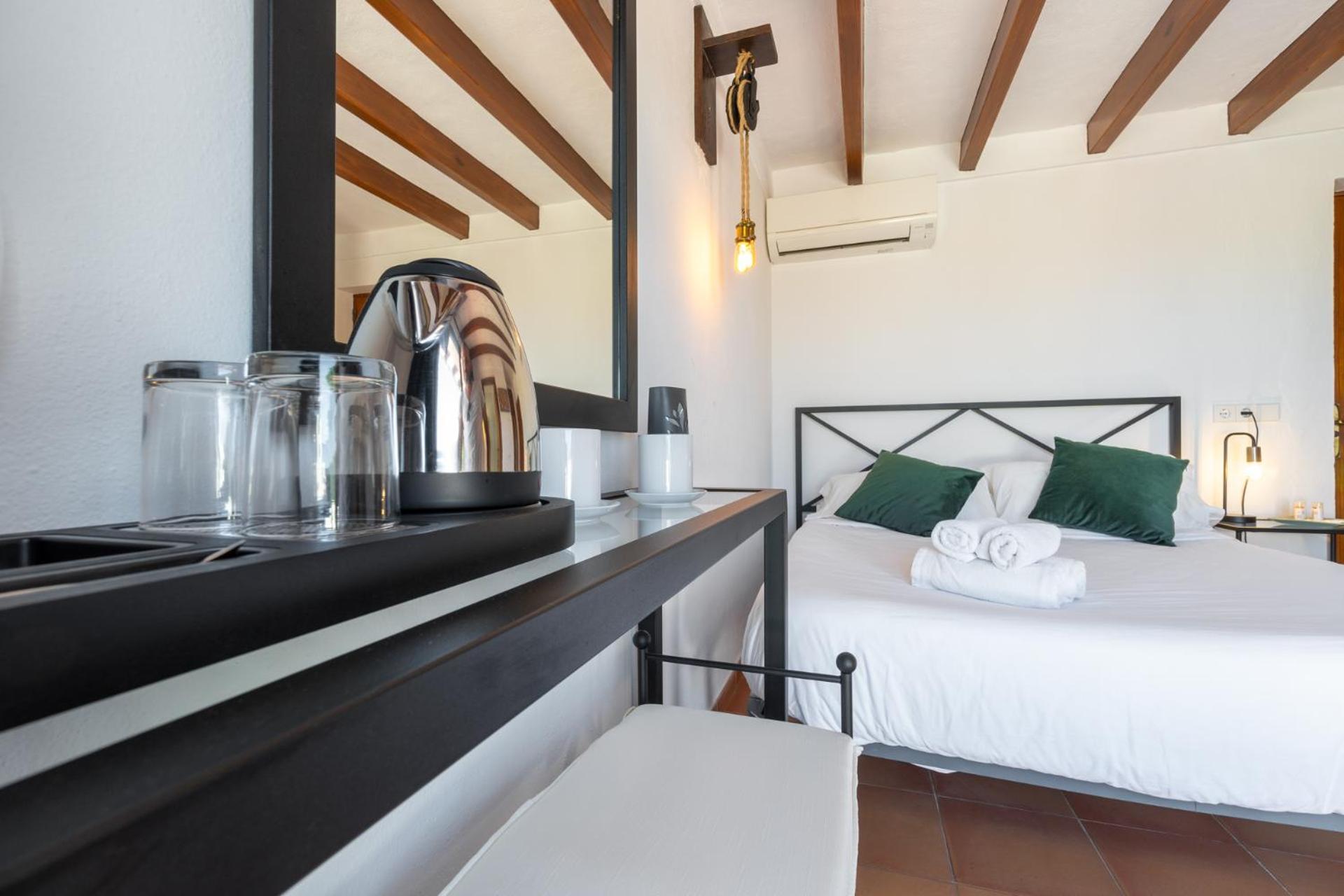 Hostal Restaurante Pou Des Lleo Sant Carles de Peralta Eksteriør billede
