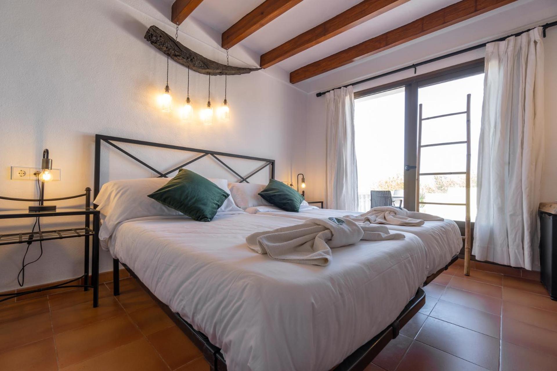 Hostal Restaurante Pou Des Lleo Sant Carles de Peralta Eksteriør billede