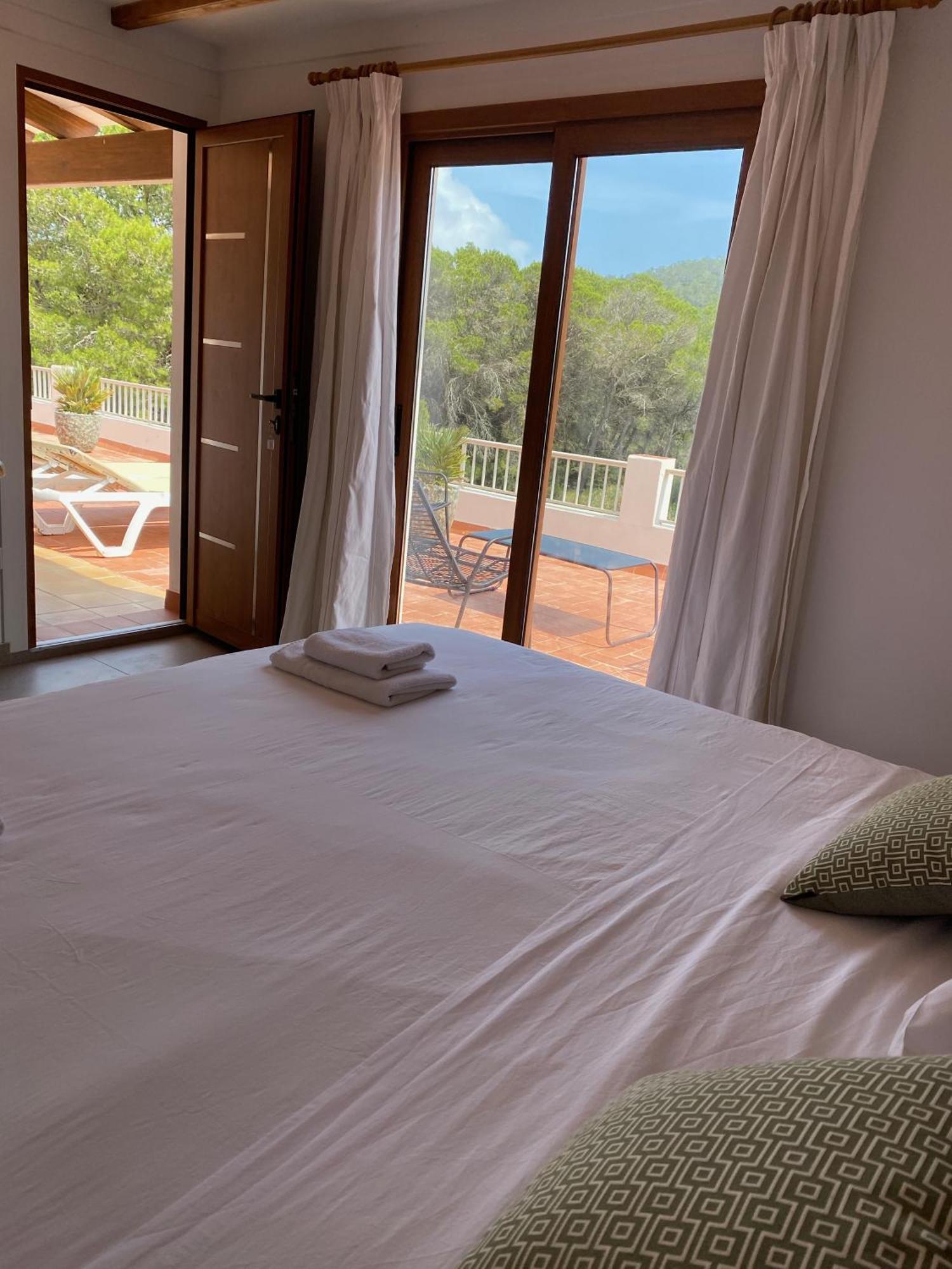 Hostal Restaurante Pou Des Lleo Sant Carles de Peralta Værelse billede