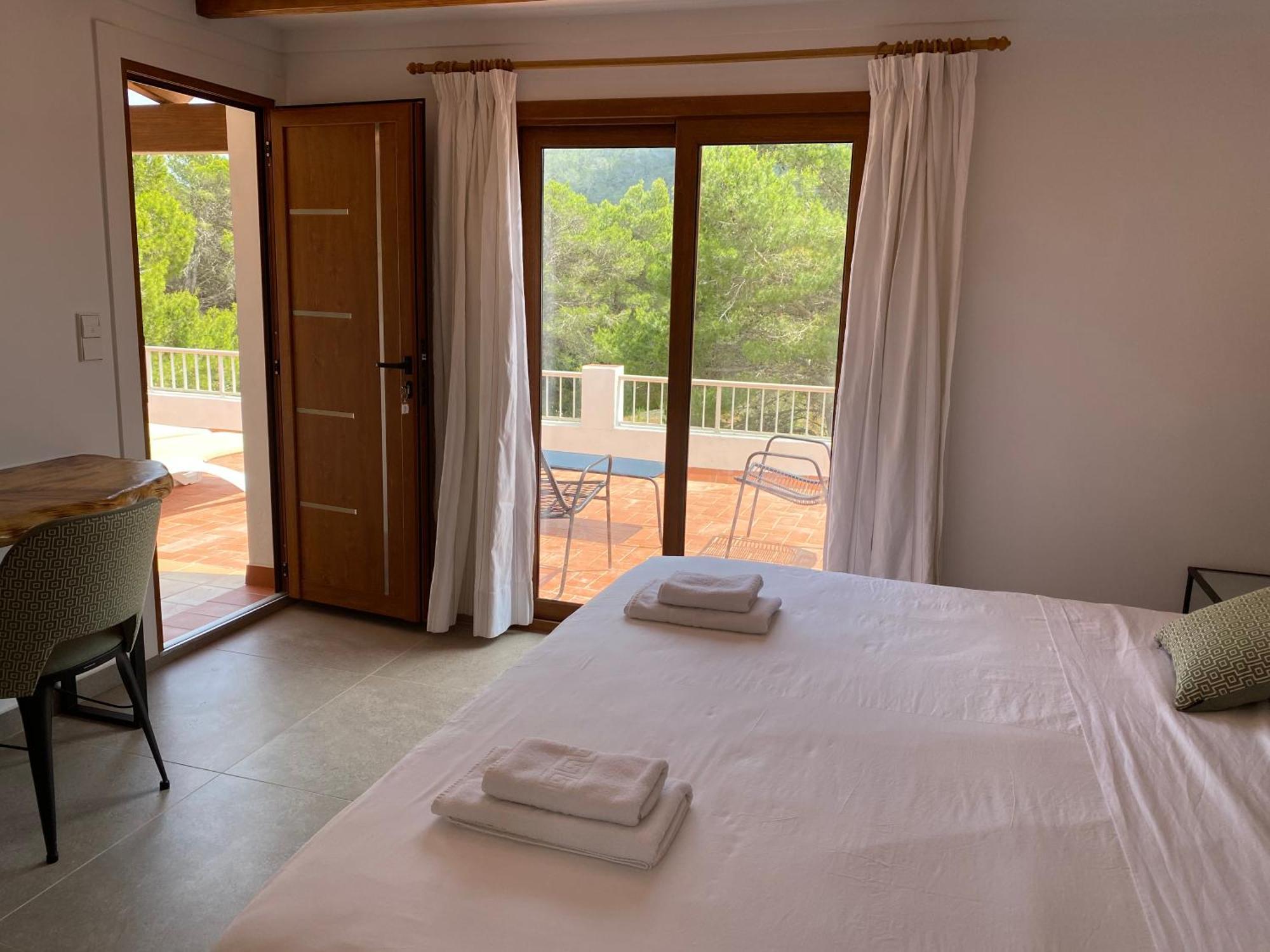 Hostal Restaurante Pou Des Lleo Sant Carles de Peralta Værelse billede
