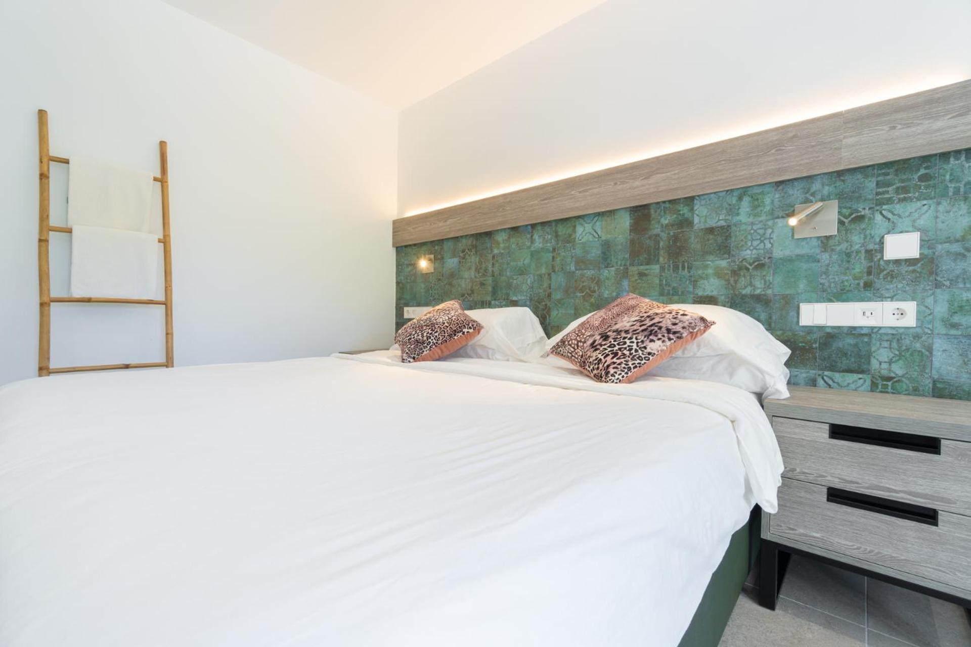 Hostal Restaurante Pou Des Lleo Sant Carles de Peralta Eksteriør billede