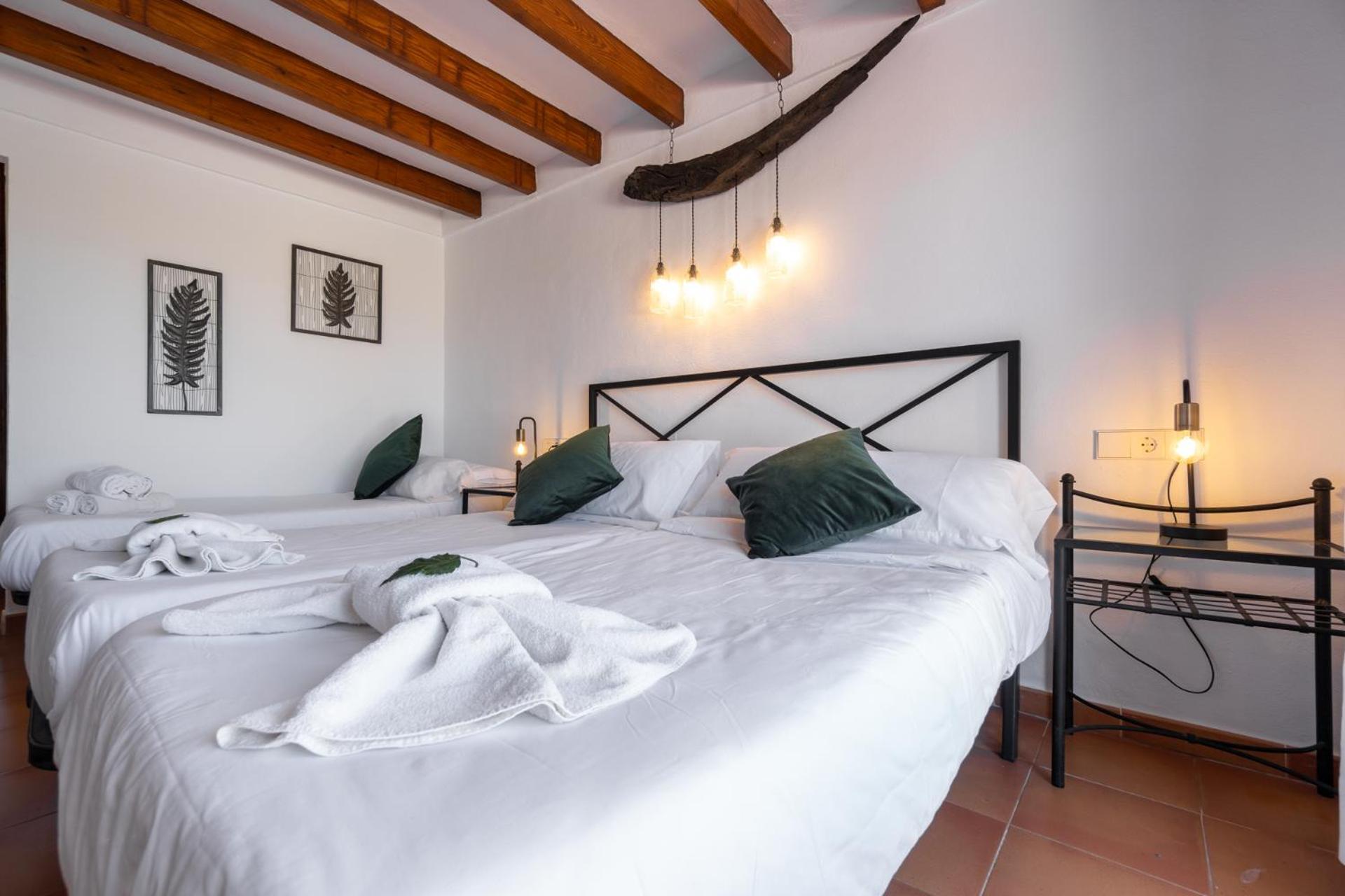 Hostal Restaurante Pou Des Lleo Sant Carles de Peralta Værelse billede