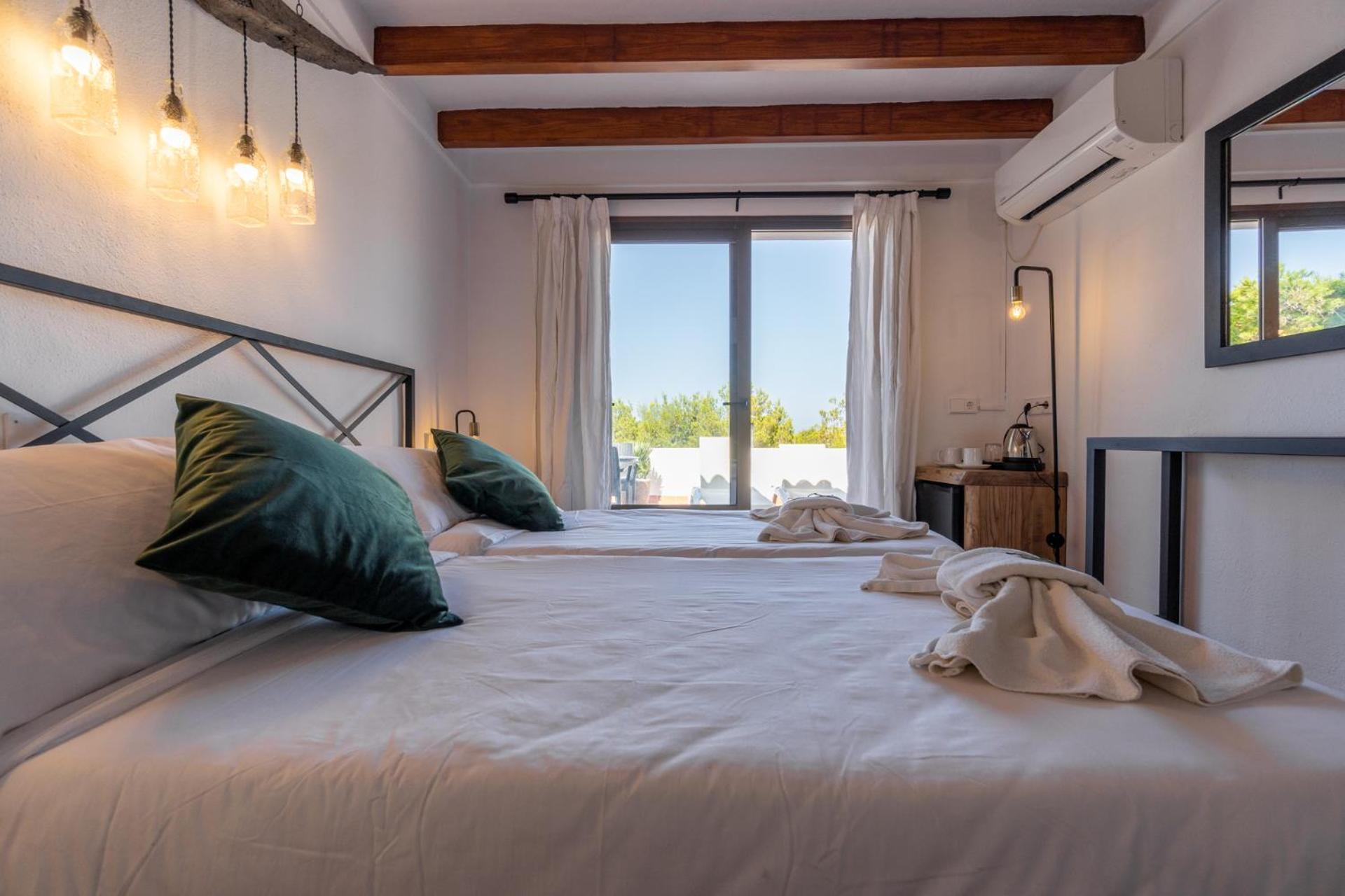 Hostal Restaurante Pou Des Lleo Sant Carles de Peralta Værelse billede