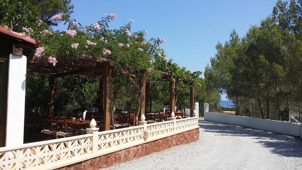 Hostal Restaurante Pou Des Lleo Sant Carles de Peralta Eksteriør billede