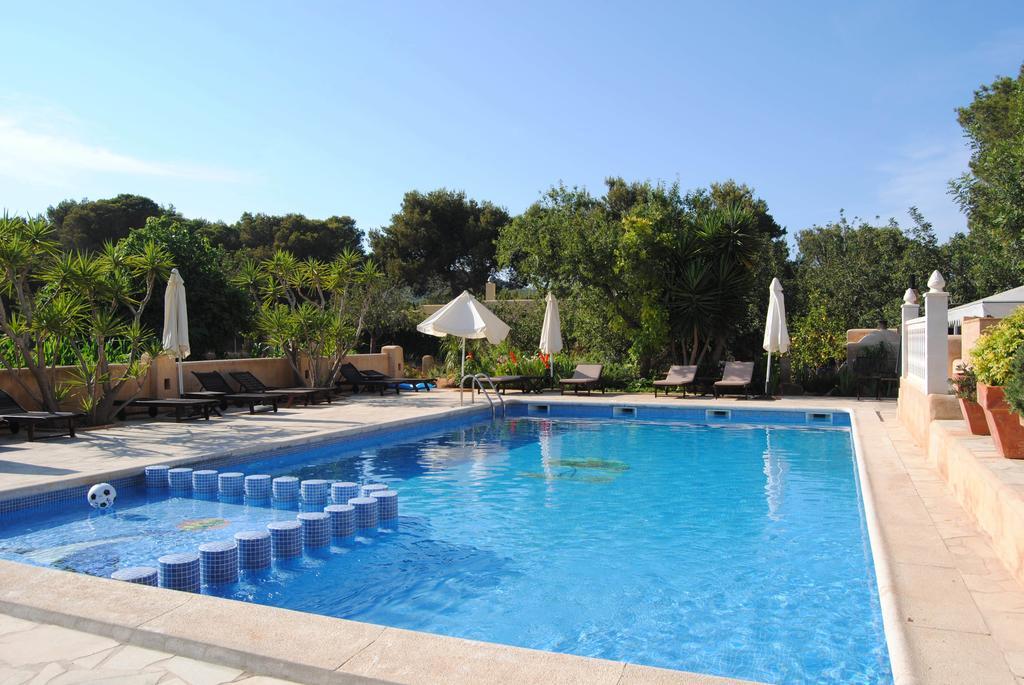 Hostal Restaurante Pou Des Lleo Sant Carles de Peralta Eksteriør billede