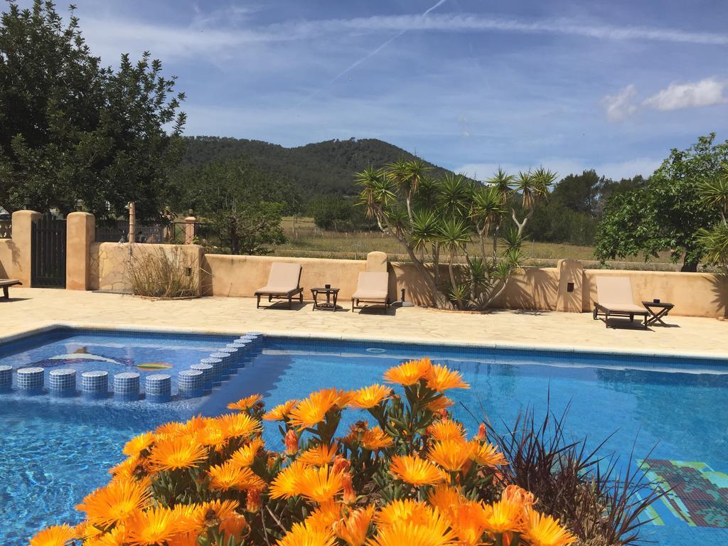 Hostal Restaurante Pou Des Lleo Sant Carles de Peralta Eksteriør billede